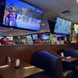 Duffy's Sports Grill - Plenty of tvs