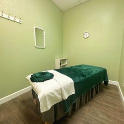 Footlax Day Spa - Massage place