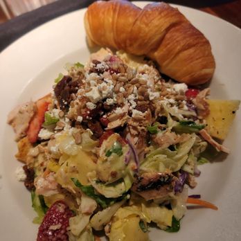 Charleston's - Salad yummy - American Near Me - Broken Arrow, Oklahoma