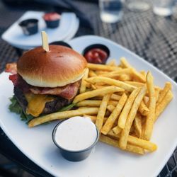 Ruddy Duck Restaurant - Bacon Cheeseburger