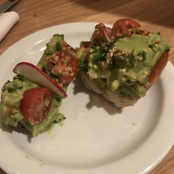 Earls Kitchen + Bar - Cocktail Bars Near Me - Denver, Colorado