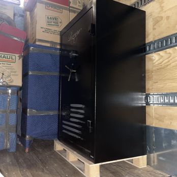 Monch Moving - My Gun Safe that weighs over 800lbs - Movers Near Me - Portland, Oregon Monch Moving - My Gun Safe that weighs over 800lbs - Movers Near Me - Portland, Oregon