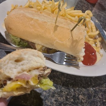 Buffalo Bobs Restaurant - American Near Me - Florence, Kentucky