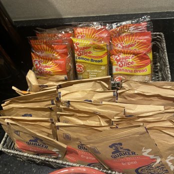 Wyndham Garden Buffalo Downtown - Oatmeal & breads - Hotels Near Me - Buffalo, New York
