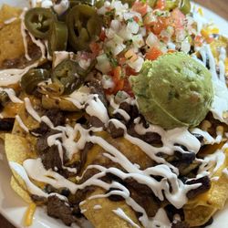 Tres Agaves Mexican & Peruvian Fusion - Nachos Cantineros