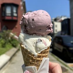 Beacon Creamery - Raspberry and straciatella