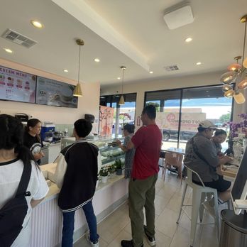 The Yogo - Small but cute interior perfect for a quick hangout! - Desserts Near Me - San Diego, California The Yogo - Small but cute interior perfect for a quick hangout! - Desserts Near Me - San Diego, California