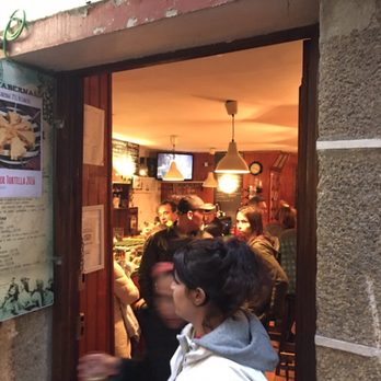 Taberna 1931 - Outside looking in - Tapas Bars Near Me - Betanzos, C