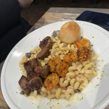 423 Main Bar Grill & Rooftop - Zip Pasta - Burgers Near Me - Rochester, Michigan