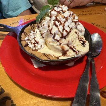 Bubba Gump Shrimp - Ice cream cookie! - Seafood Near Me - Long Beach, California Bubba Gump Shrimp - Ice cream cookie! - Seafood Near Me - Long Beach, California