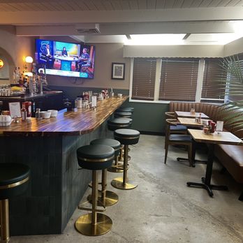 Art's Corner Cafe - The bar area - Breakfast & Brunch Near Me - Ventura, California