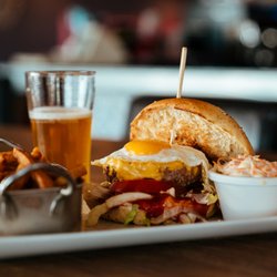 Marcelle et Morris - EGG Burger