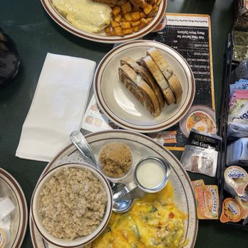 Egg & I - Crazy chicken omelet and egg scramble with a side of oatmeal - Breakfast & Brunch Near Me - Las Vegas, Nevada Egg & I - Crazy chicken omelet and egg scramble with a side of oatmeal - Breakfast & Brunch Near Me - Las Vegas, Nevada