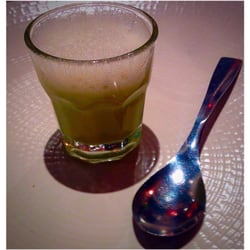 Auberge de la Mère Duval - [MISE EN BOUCHE] Velouté de pois cassés et émulsion de lard