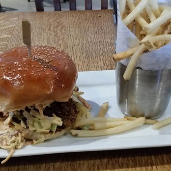 Firestone Walker Brewing- Buellton - Crispy fried chicken sandwich - Brewpubs Near Me - Buellton, California