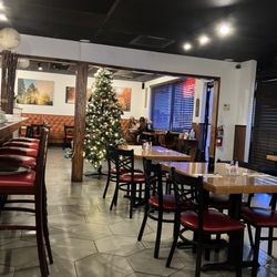 Best Thai & Sushi - Inside