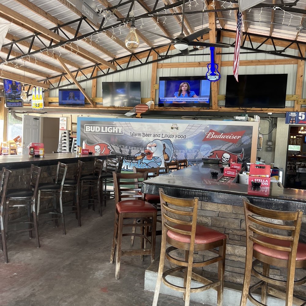 Drunken Mullet - Covered patio - Sports Bars Near Me - Hernando Beach, Florida Drunken Mullet - Covered patio - Sports Bars Near Me - Hernando Beach, Florida