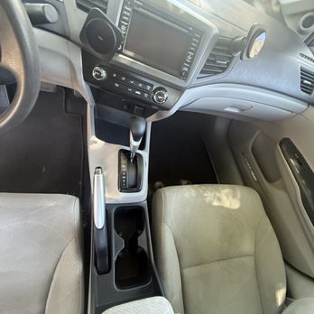 Shyne Mobile Detailing - after - center console - Car Wash Near Me