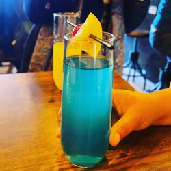 Pür Zen Mimosa Wine Bar - Mermaid mimosa