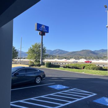Americas Best Value Inn Phoenix Ashland - Parking & View Of Highway From Room - Hotels Near Me - Phoenix, Oregon Americas Best Value Inn Phoenix Ashland - Parking & View Of Highway From Room - Hotels Near Me - Phoenix, Oregon
