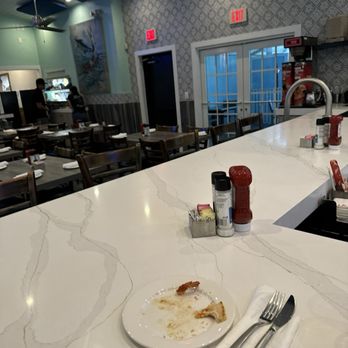 Hobo's Cafe - Inside - New American Near Me - Key Largo, Florida
