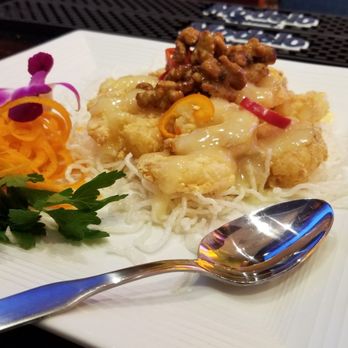 Dot Wo - Walnut Shrimp. Crispy outside, soft inside. Pairs nicely with candied walnuts on top. Great appetizer to start. - Chinese Near Me - Oklahoma City, Oklahoma