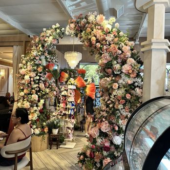 GIWA - Pretty flowers corner inside - Breakfast & Brunch Near Me - Santa Clara, California GIWA - Pretty flowers corner inside - Breakfast & Brunch Near Me - Santa Clara, California