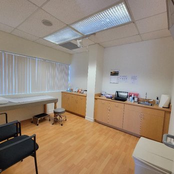 Michael R Shapiro, MD - Patient Room 3 - Orthopedists Near Me - Encino, California