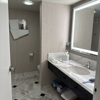MGM Grand - Bathroom - Hotels Near Me - Las Vegas, Nevada MGM Grand - Bathroom - Hotels Near Me - Las Vegas, Nevada
