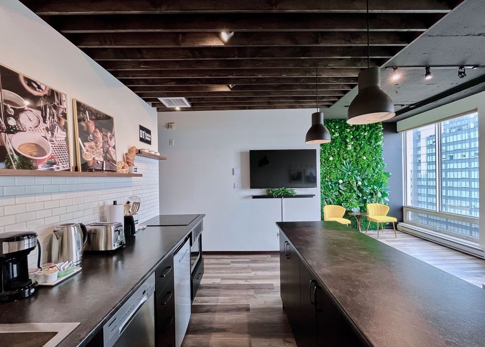 BEAUTIFUL URBAN OASIS Updated June 2024 10024 Jasper Avenue, Edmonton, Alberta Vacation