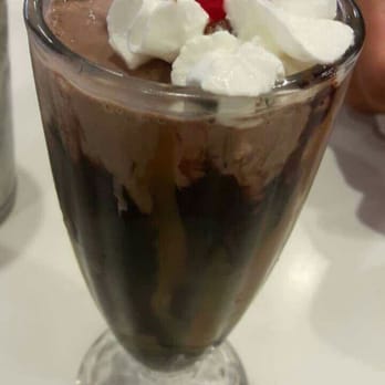 Ruby's Diner - Chocolate turtle - Diners Near Me - Laguna Beach, California