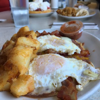 Main Street Diner - Ranchero eggs with bacon. Pretty delicious - Breakfast & Brunch Near Me - Danbury, Connecticut Main Street Diner - Ranchero eggs with bacon. Pretty delicious - Breakfast & Brunch Near Me - Danbury, Connecticut