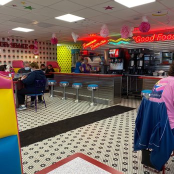 Poky Dot - Ladies at the diner - Diners Near Me - Fairmont, West Virginia