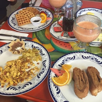 Mextreme - Fresh toast, eggs with Mexican sausage, great fruit smoothie and waffles - Mexican Near Me - Cancún, ROO
