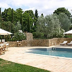 Tenuta Santo Pietro - Relax by our lovely pool and enjoy the view of Pienza in the distance.