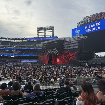Citi Field - Waiting for the show to start - Stadiums & Arenas Near Me - Corona, New York Citi Field - Waiting for the show to start - Stadiums & Arenas Near Me - Corona, New York