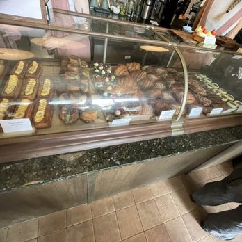 Del Sur Bakery & Cafe - Beautiful pastry display - Filipino Near Me - Chicago, Illinois Del Sur Bakery & Cafe - Beautiful pastry display - Filipino Near Me - Chicago, Illinois
