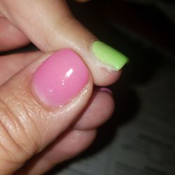 This is 4 different nails....looks like 2 but the same color on each hand is messed up. Sad sad Ann!!