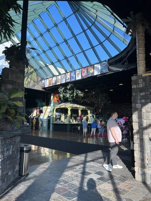 Hollywood Palms Cinema by null