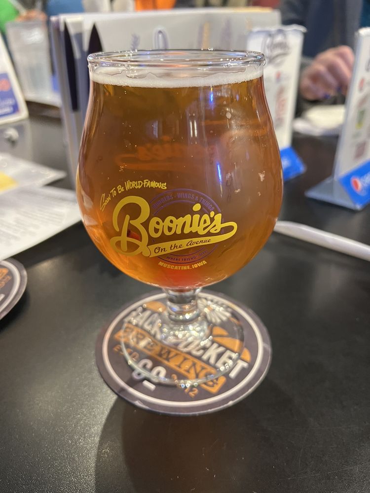 Boonie's On The Avenue