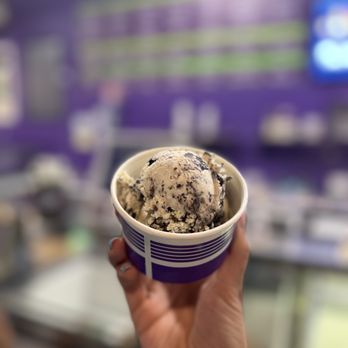 Guerriero Gelato & Cake - Junior Scoop (~$5): Banana Oreo - Ice Cream & Frozen Yogurt Near Me - Montclair, New Jersey