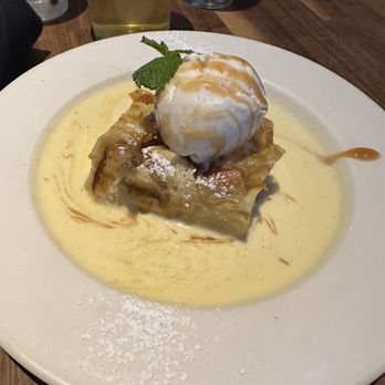 Yard House - Bread Pudding with Creme Anglaise 9-10-23 - Bars Near Me - Fresno, California