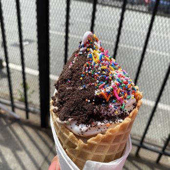 Bay Area Softee - Oreos and sprinkle toppings - Ice Cream & Frozen Yogurt Near Me - Redwood City, California