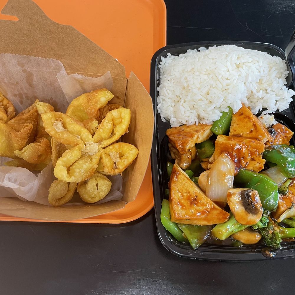 Crab rangoon and tofu with veggies