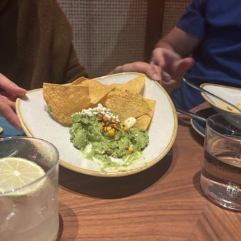 La Cañita - Great first appetizer guacamole and chips. - Latin American Near Me - Kendall, Florida