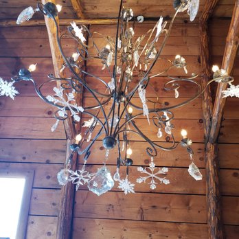 Billy's BBQ House - Cuute chandelier. I want it lol - Barbeque Near Me - Skyforest, California