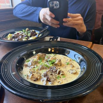 Linn's Restaurant - Beef tenderloin tips - American Near Me - Cambria, California