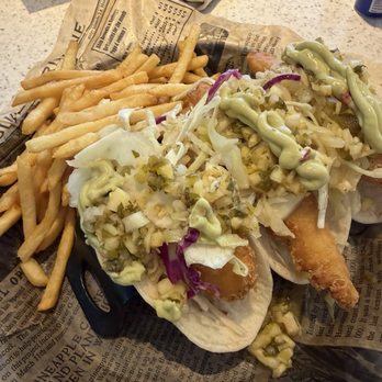 Bibas Courtyard Grill - Lunch time Fish tacos - American Near Me - Honolulu, Hawaii