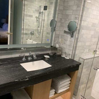 Hotel Walloon - Bathroom - Hotels Near Me - Walloon Lake, Michigan Hotel Walloon - Bathroom - Hotels Near Me - Walloon Lake, Michigan