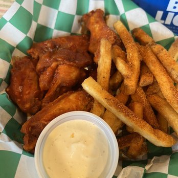 Froggers - Altamonte Springs - Wing basket - Chicken Wings Near Me - Altamonte Springs, Florida